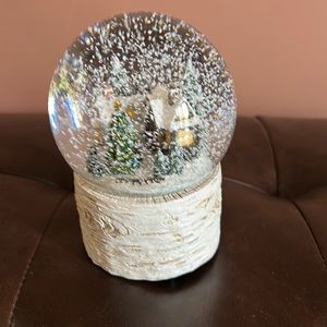 Musical new  Christmas snow Globe.